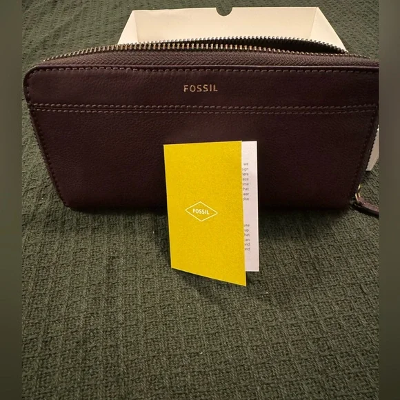 NWT Leather Fossil Zip Around Clutch Wallet Tiegan BX Clutch Fig Dark Purple